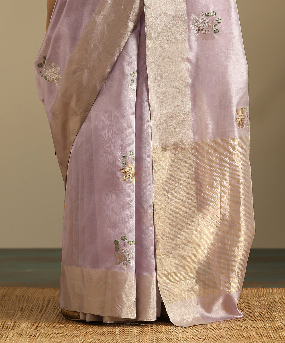Lavender_Handloom_Pure_Silk_Chanderi_Saree_With_Grey_Flowers_And_Zari_Border_WeaverStory_05