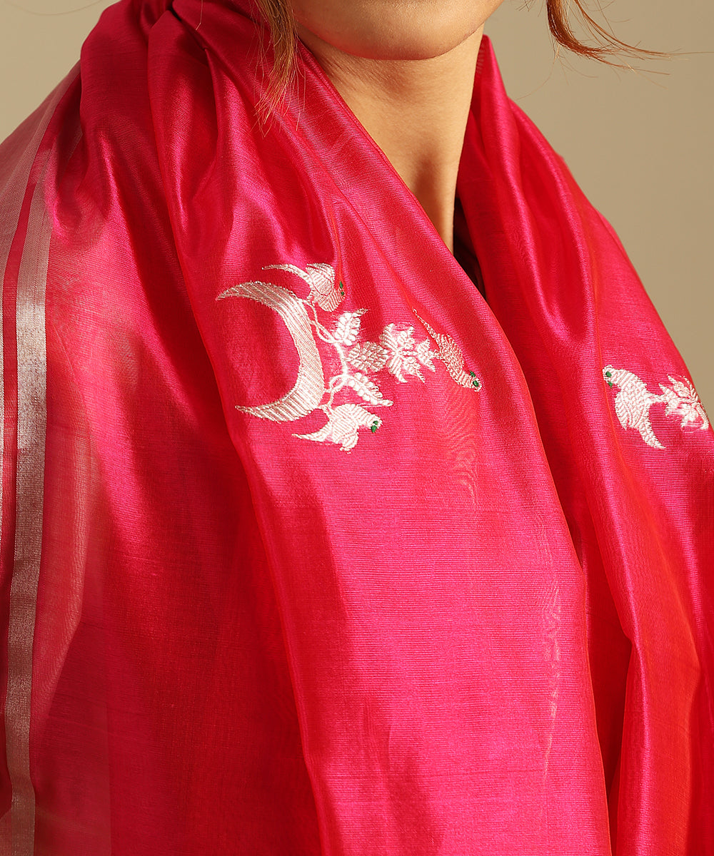 Handloom_Pink_Pure_Silk_Chanderi_Saree_With_Birds_On_The_Crescent_Moon_WeaverStory_04