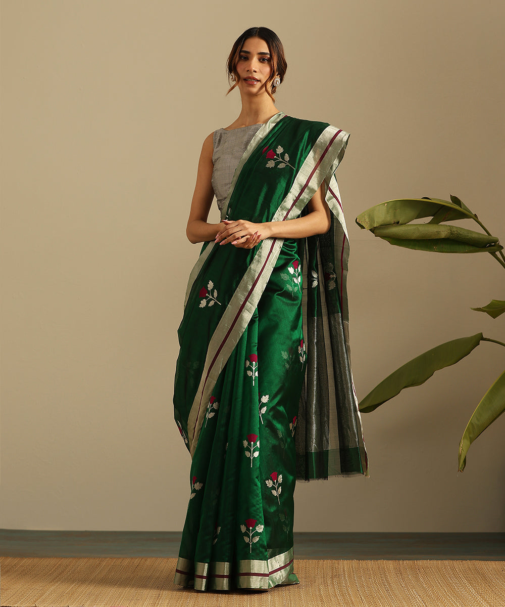 Handloom_Emerald_Green_Pure_Silk_Chanderi_Saree_With_Rose_Flower_Motif_WeaverStory_02