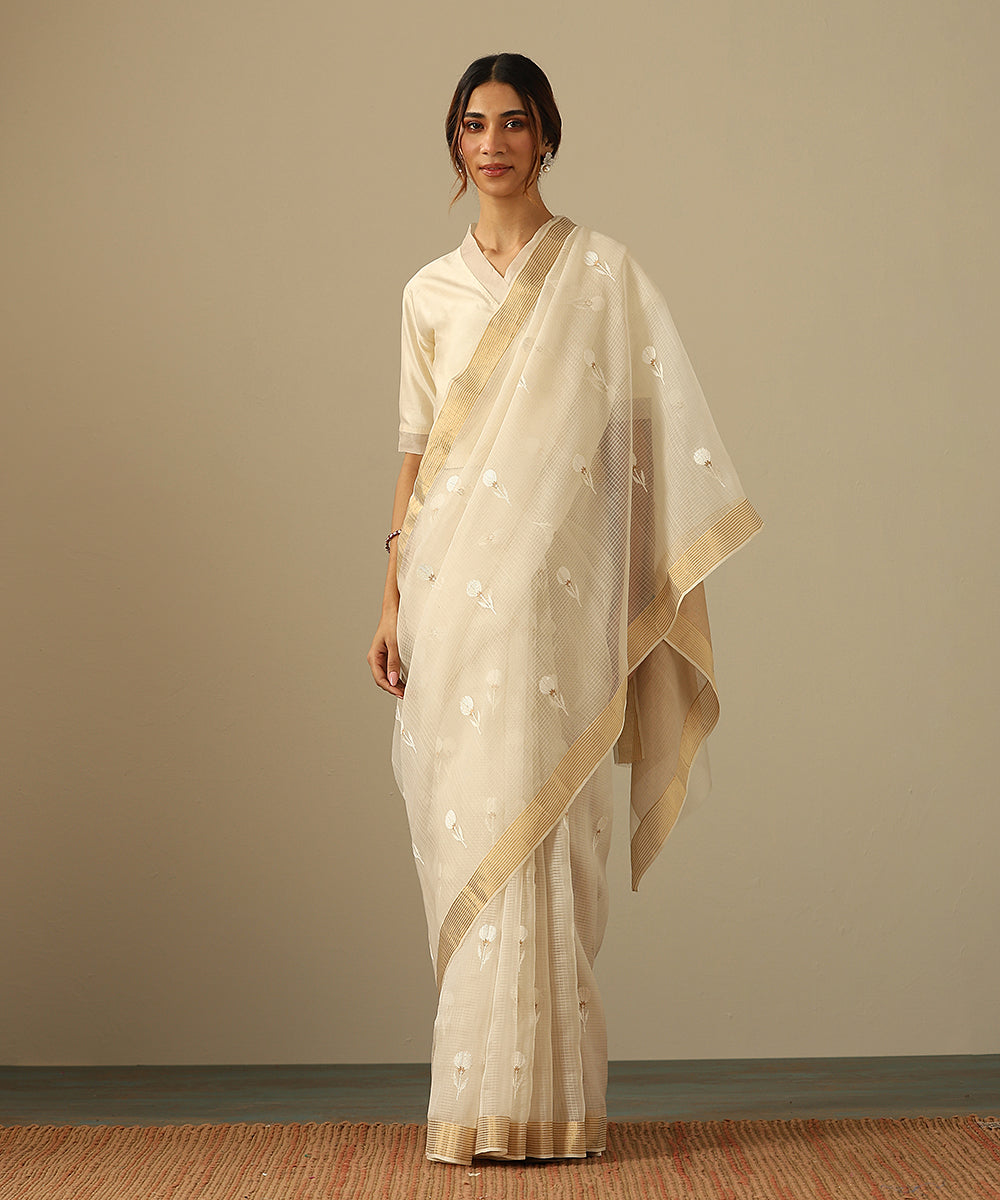Handloom_White_Pure_Kora_Chanderi_Saree_With_Self_Stripes_And_Floral_Motifs_WeaverStory_02