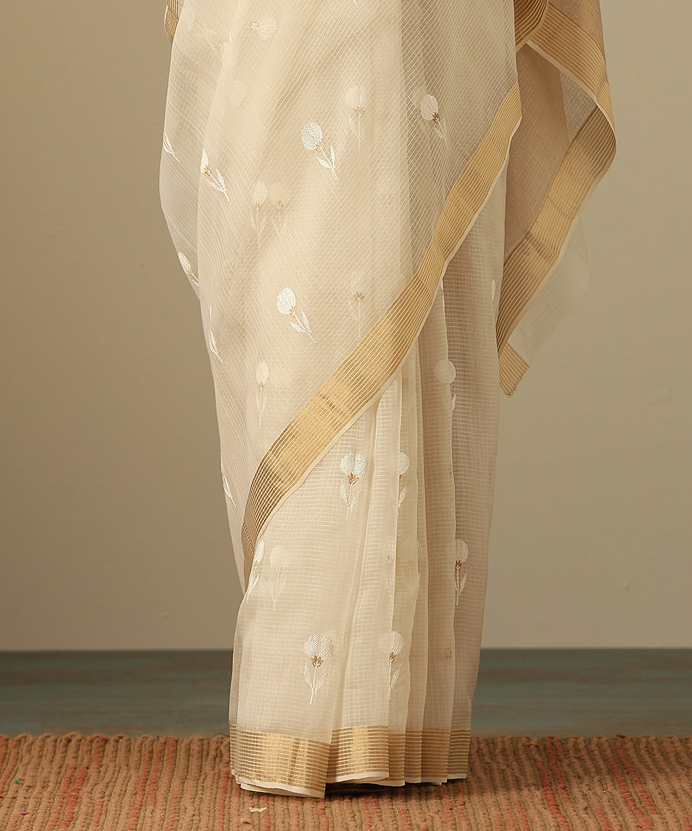 Handloom_White_Pure_Kora_Chanderi_Saree_With_Self_Stripes_And_Floral_Motifs_WeaverStory_05