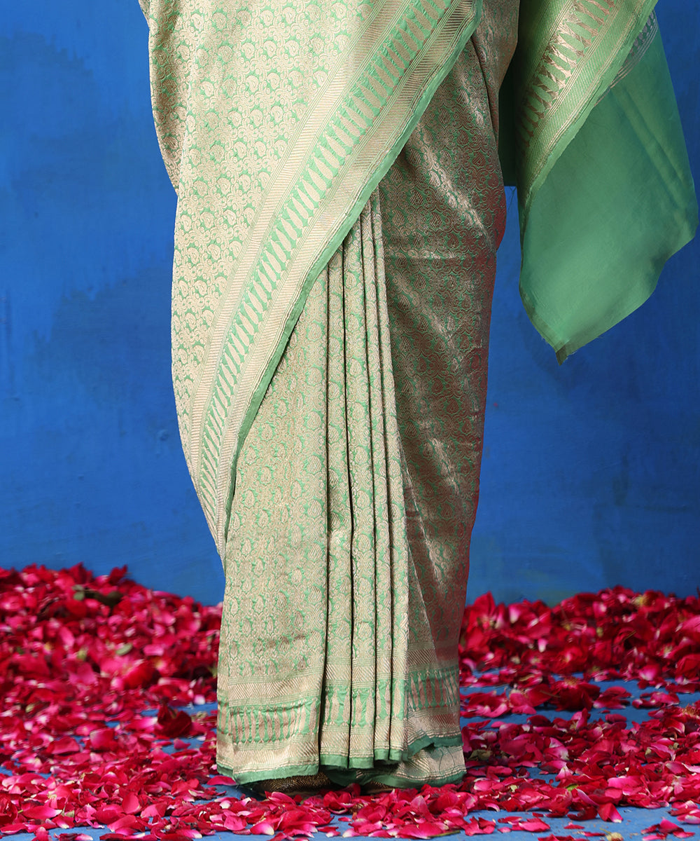 Light_Green_Pure_Katan_Silk_Kimkhab_Banarasi_Saree_With_Zari_WeaverStory_04