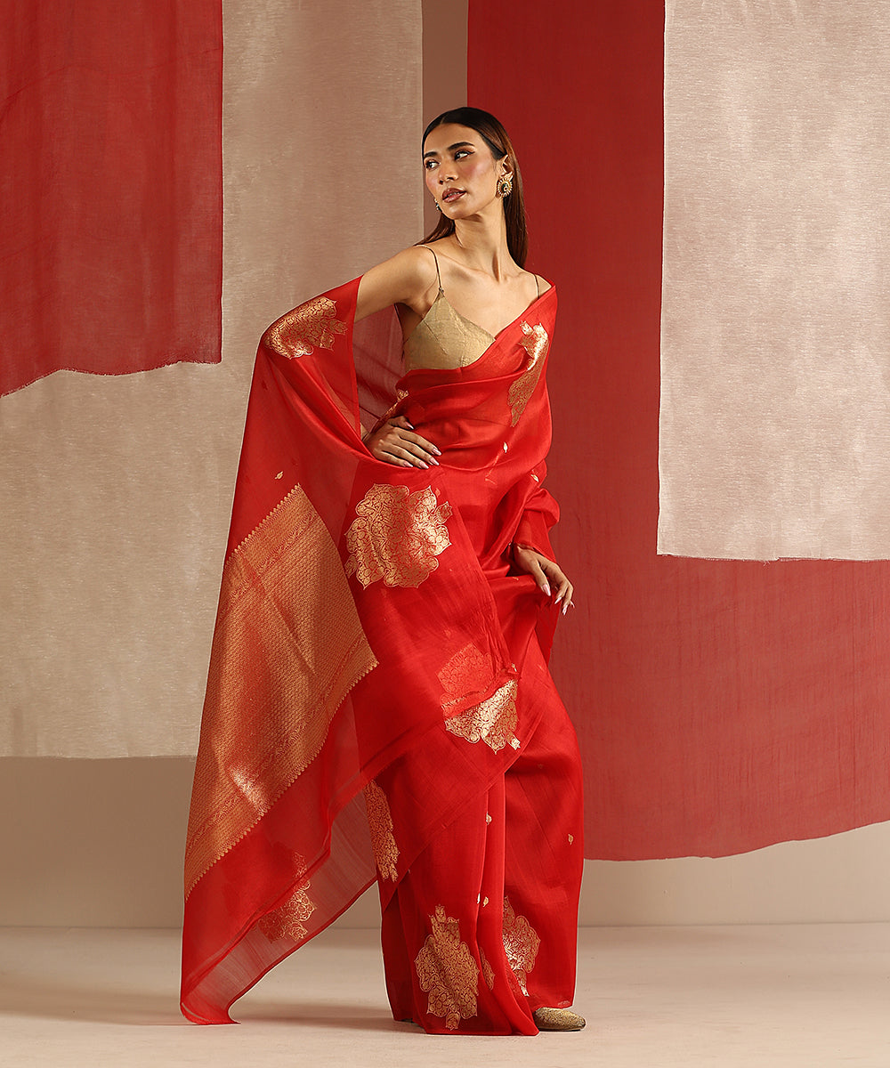Red_Handloom_Pure_Kora_Silk_Banarasi_Saree_With_Gold_Zari_Kadhwa_Boota_WeaverStory_02