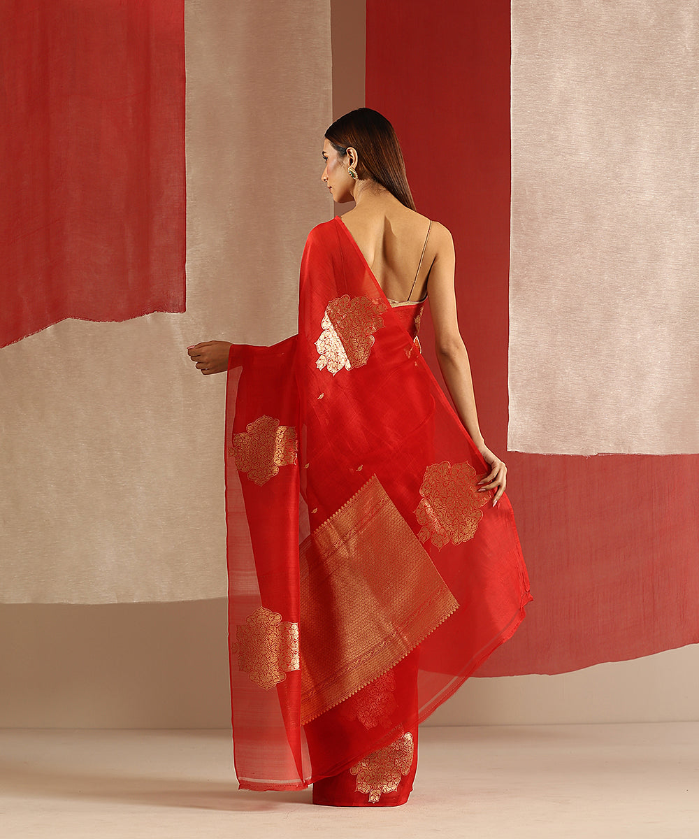 Red_Handloom_Pure_Kora_Silk_Banarasi_Saree_With_Gold_Zari_Kadhwa_Boota_WeaverStory_03