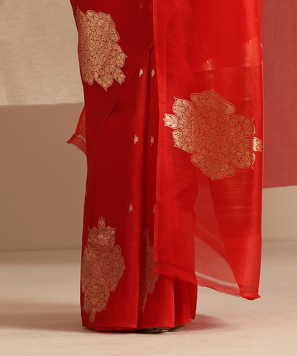 Red_Handloom_Pure_Kora_Silk_Banarasi_Saree_With_Gold_Zari_Kadhwa_Boota_WeaverStory_04