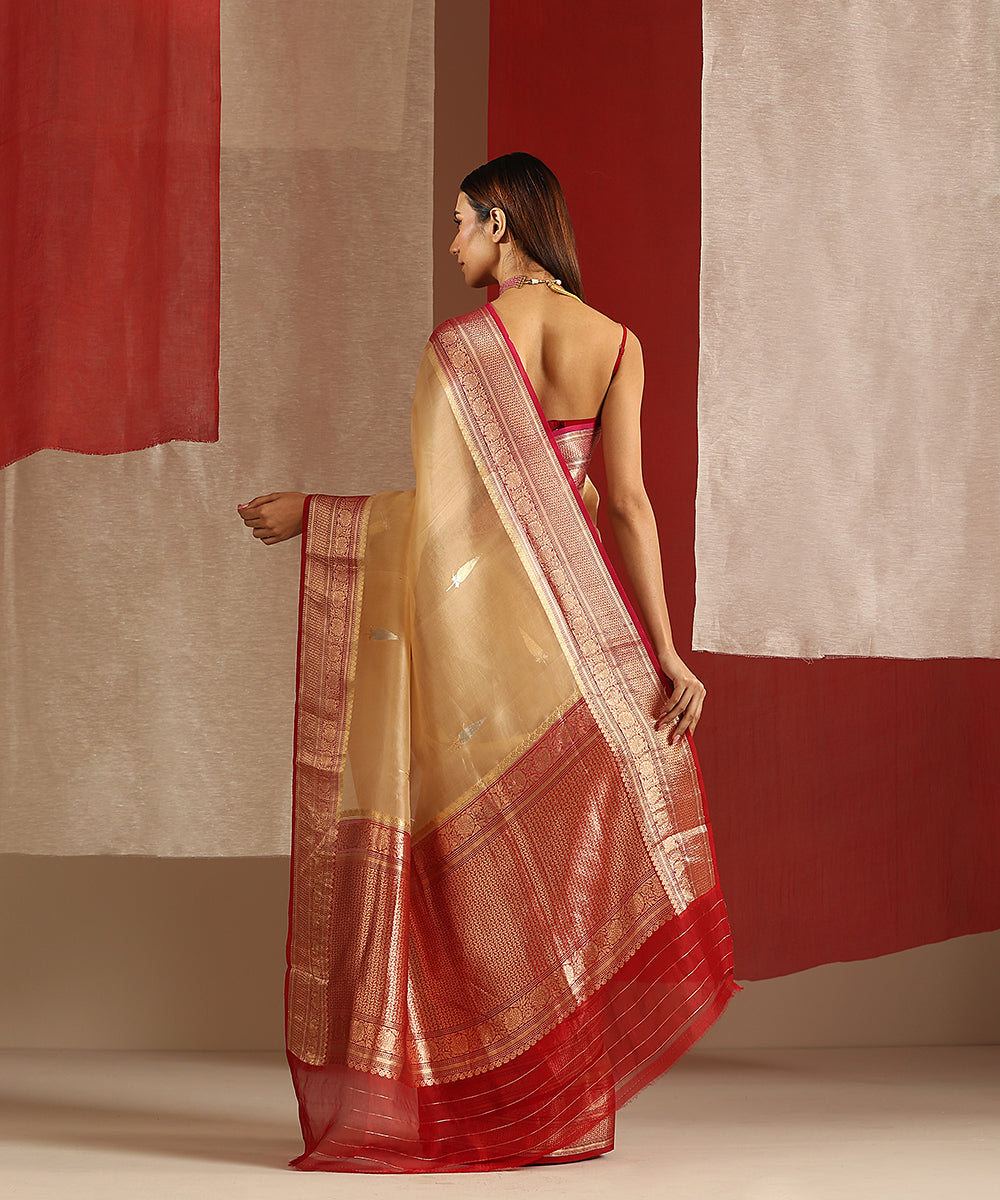 Beige_Handloom_Pure_Kora_Silk_Banarasi_Saree_With_Red_And_Pink_Border_WeaverStory_03