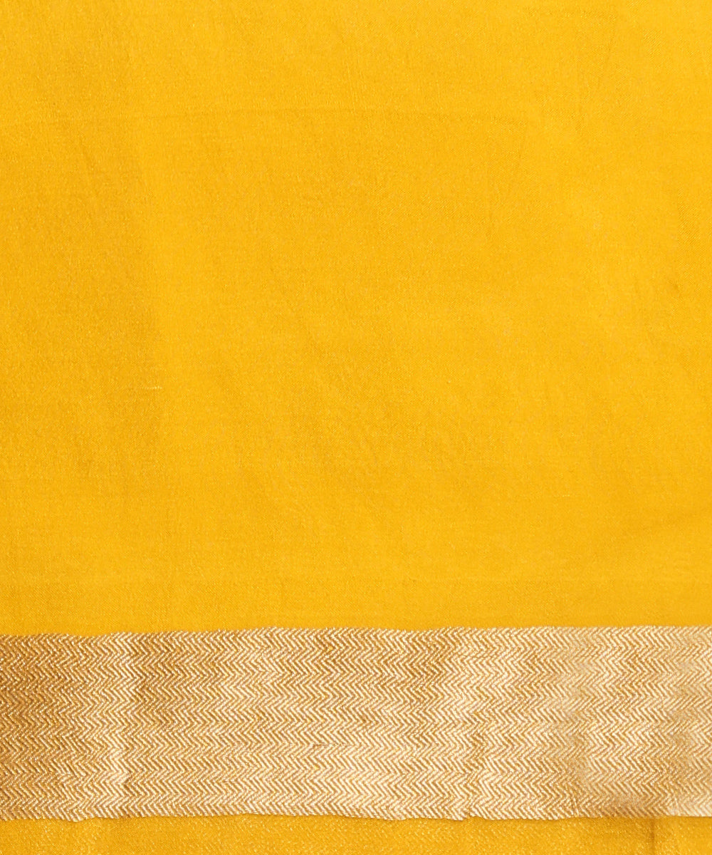 Handloom_Mustard_Pure_Kora_Silk_Banarasi_Saree_With_Gold_Zari_Kadhwa_Booti_WeaverStory_05