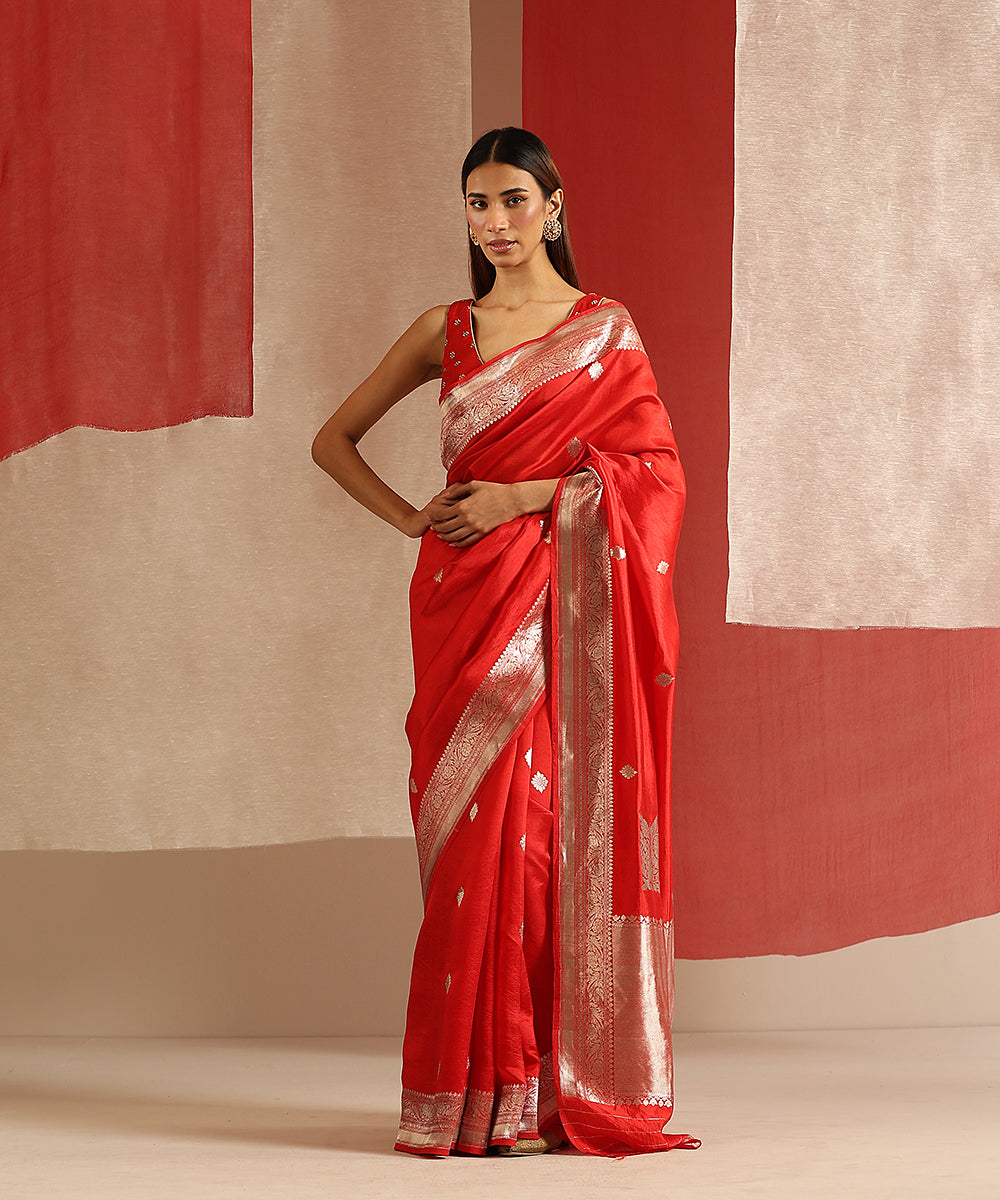 Handloom_Red_Pure_Katan_Silk_Banarasi_Saree_With_Silver_Zari_Kadhwa_Boota_WeaverStory_02