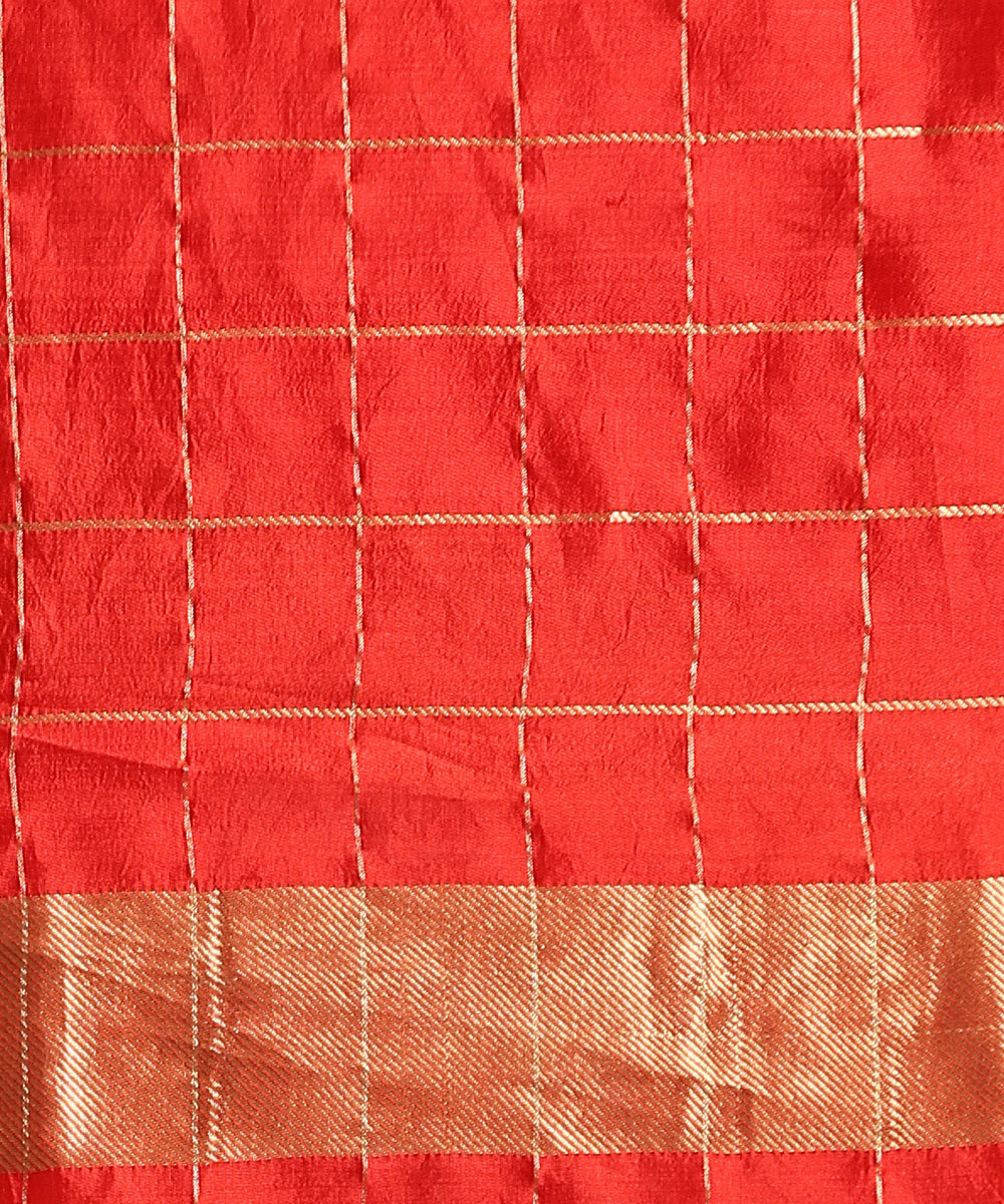 Handloom_Red_Pure_Katan_Silk_Banarasi_Saree_With_Silver_Zari_Kadhwa_Boota_WeaverStory_05