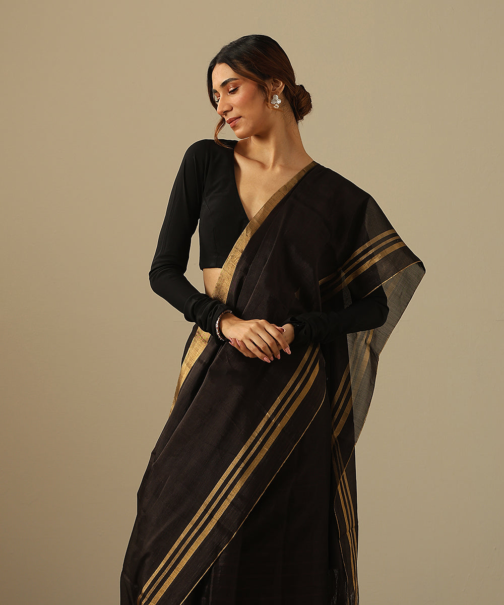 Handloom_Black_Pure_Chanderi_Tissue_Saree_With_Gold_Stripes_In_Border_WeaverStory_01