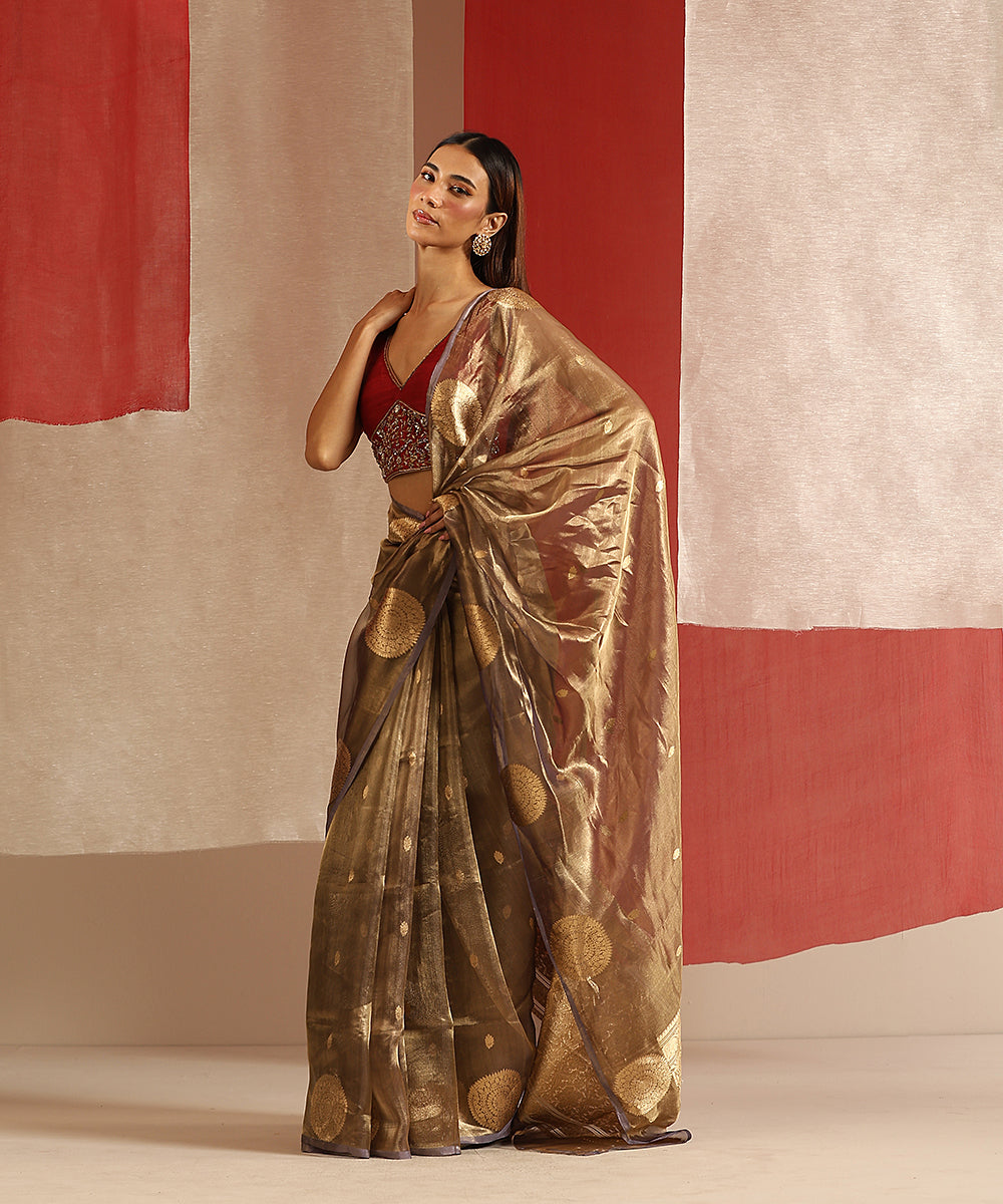 Handloom_Purple_And_Antique_Gold_Pure_Tissue_Silk_Banarasi_Saree_With_Kadhwa_Boota_WeaverStory_02