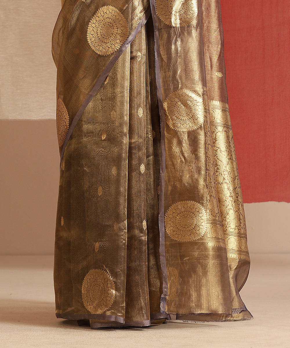 Handloom_Purple_And_Antique_Gold_Pure_Tissue_Silk_Banarasi_Saree_With_Kadhwa_Boota_WeaverStory_04