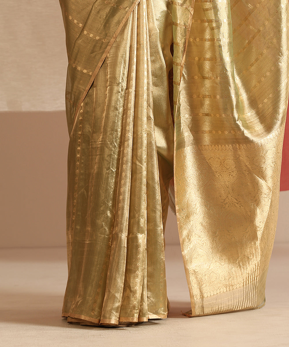 Handloom_Green_And_Gold_Pure_Tissue_Silk_Banarasi_Saree_With_Kadhwa_Boota_WeaverStory_04