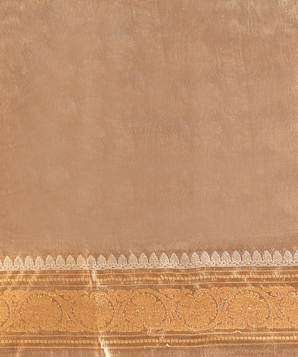 Black_And_Gold_Handloom_Pure_Tissue_Silk_Banarasi_Saree_With_Kadhwa_Boota_WeaverStory_05