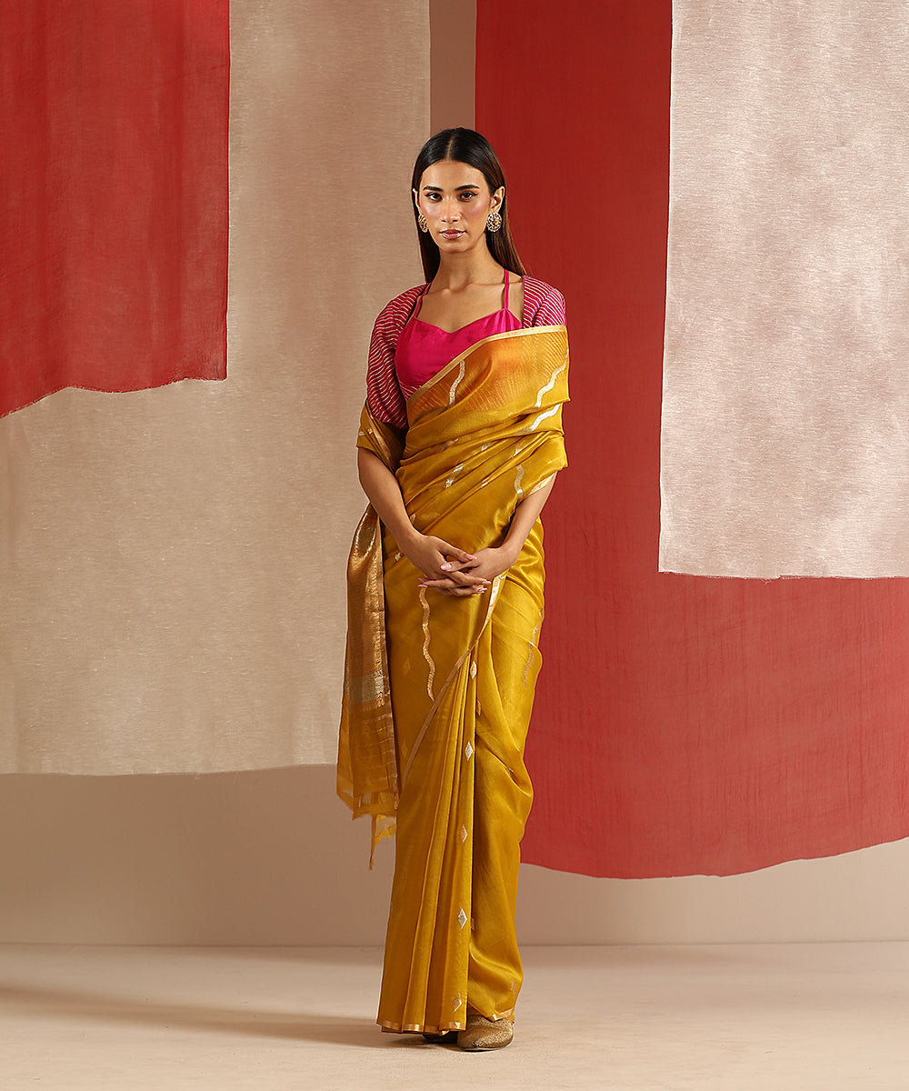 Mustard_Handloom_Pure_Kora_Silk_Banarasi_Saree_With_Gold_And_Silver_Kadhwa_Booti_WeaverStory_02