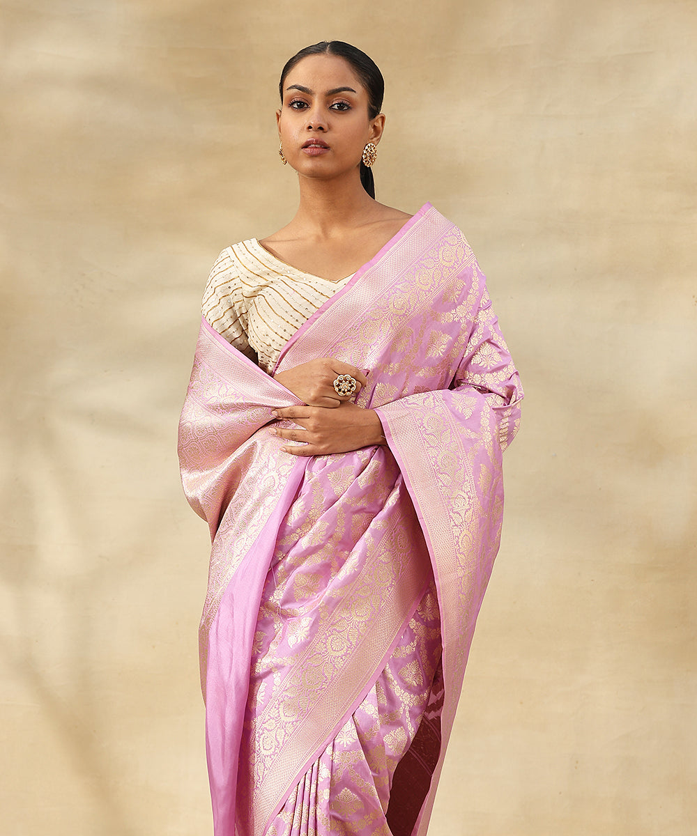 Mauve_Pure_Katan_Silk_Handloom_Banarasi_Saree_With_All_Over_Zari_Jaal_In_Cutwork_Weave_WeaverStory_01