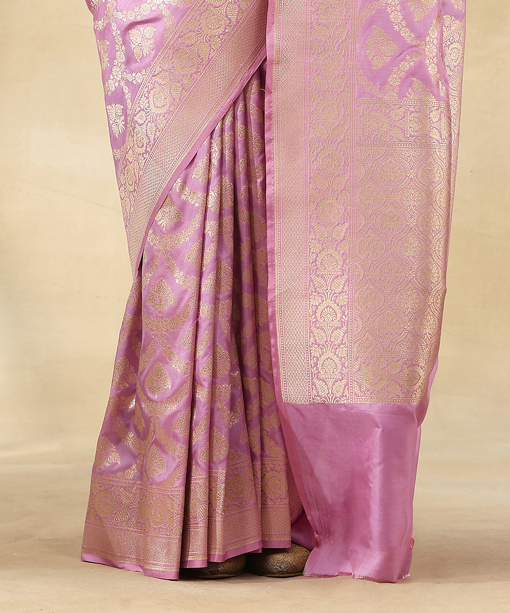 Mauve_Pure_Katan_Silk_Handloom_Banarasi_Saree_With_All_Over_Zari_Jaal_In_Cutwork_Weave_WeaverStory_04
