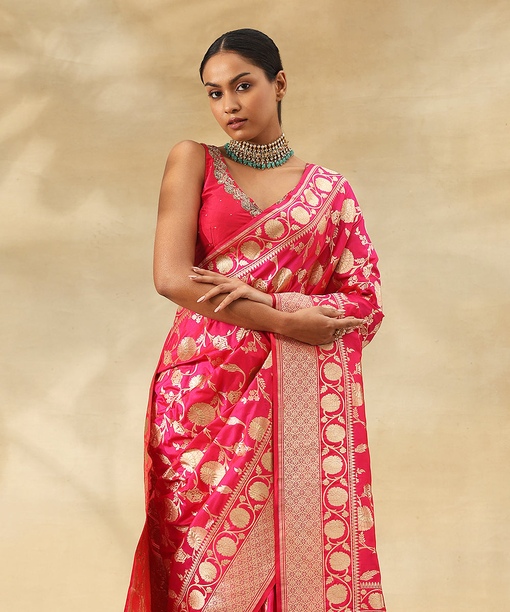 Handloom_Hot_Pink_Pure_Katan_Silk_Banarasi_Saree_With_All_Over_Floral_Zari_Jaal_WeaverStory_01