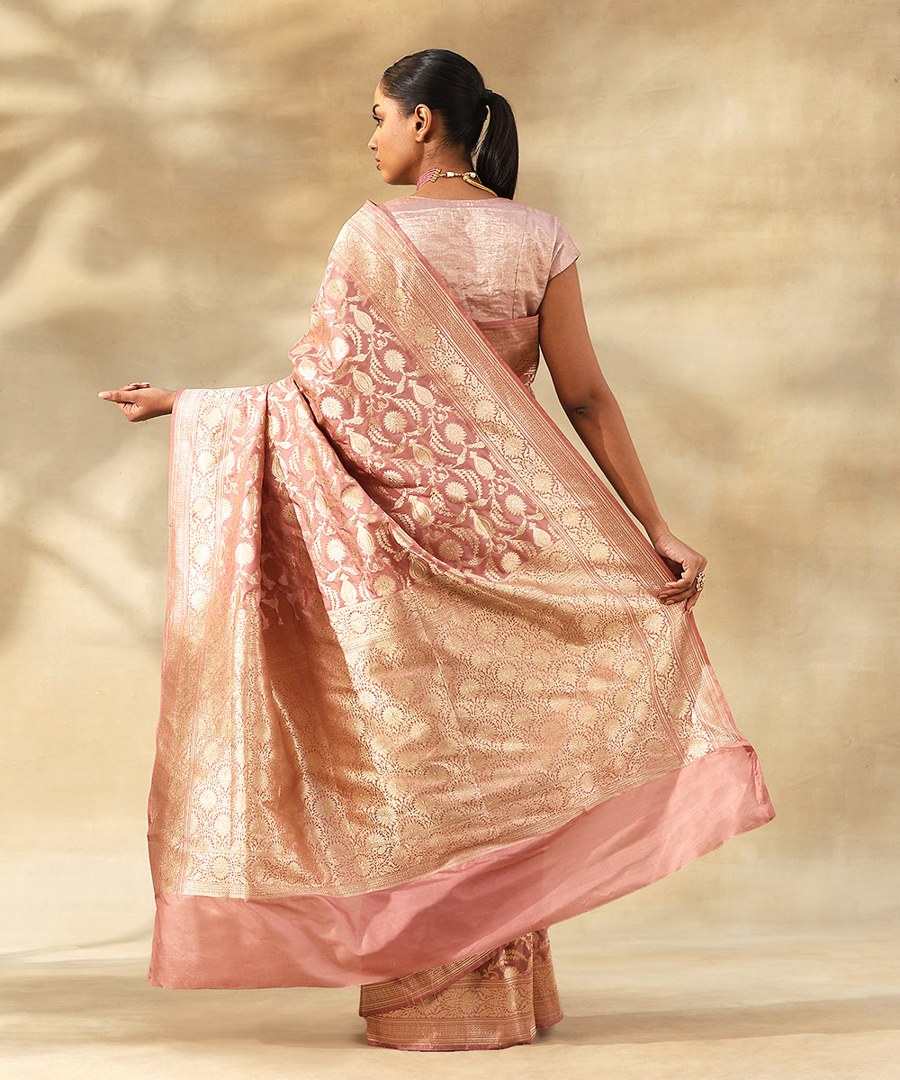 Handloom_Old_Rose_Pink_Pure_Katan_Silk_Banarasi_Saree_With_All_Over_Floral_Zari_Jaal_WeaverStory_03