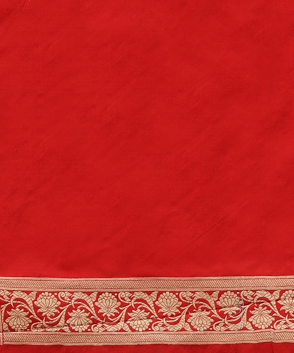 Red_Handloom_Pure_Katan_Silk_Banarasi_Saree_With_All_Over_Floral_Zari_Jaal_WeaverStory_05