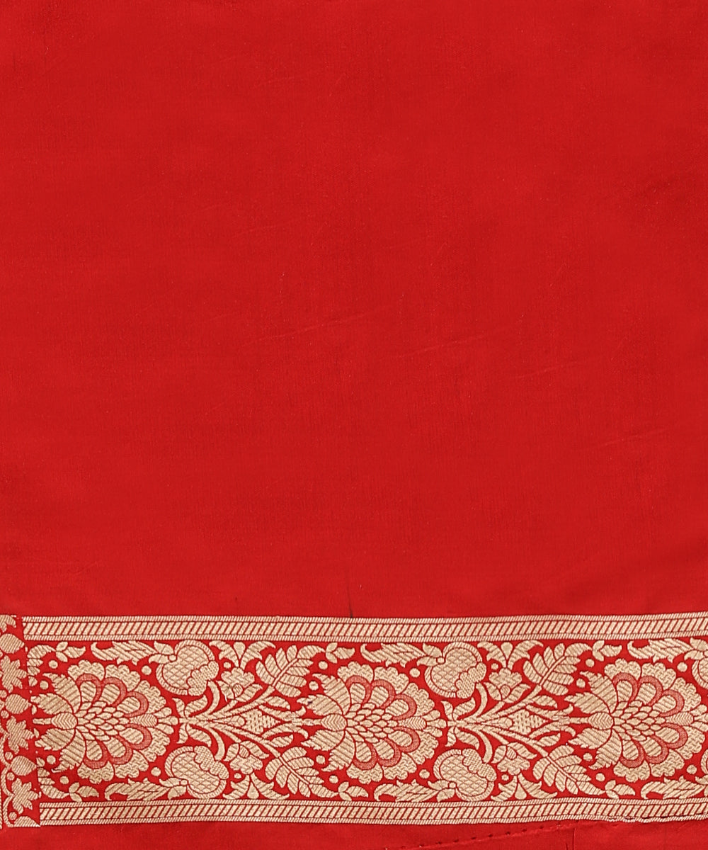 Red_Handloom_Pure_Katan_Silk_Banarasi_Saree_With_All_Over_Zari_Jaal_In_Cutwork_Weave_WeaverStory_05