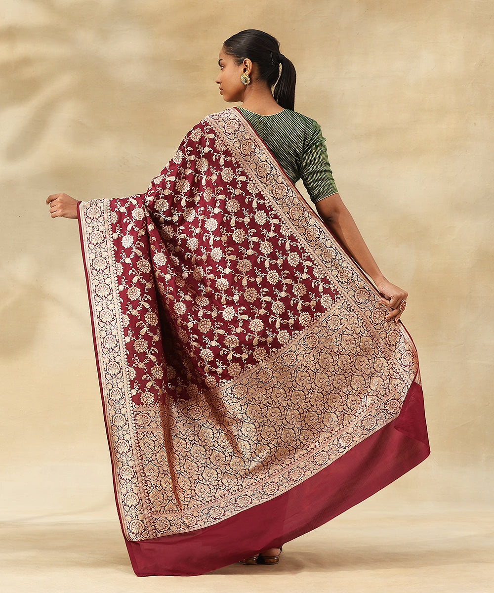 Wine_Purple_Handloom_Pure_Katan_Silk_Banarasi_Saree_With_All_Over_Zari_Jaal_WeaverStory_03