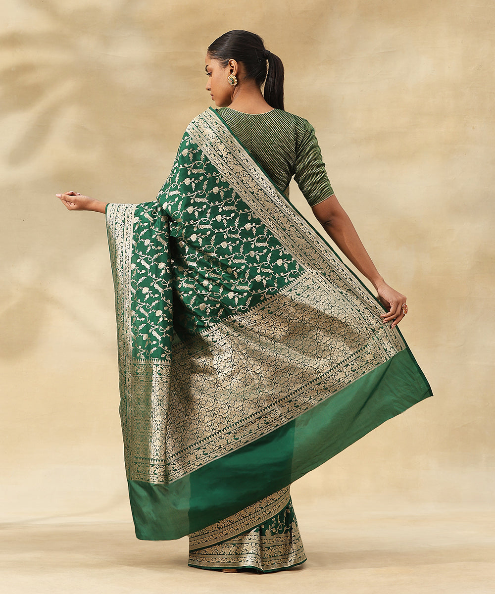 Emerald_Green_Handloom_Pure_Katan_Silk_Banarasi_Saree_With_Floral_Zari_Jaal_WeaverStory_03
