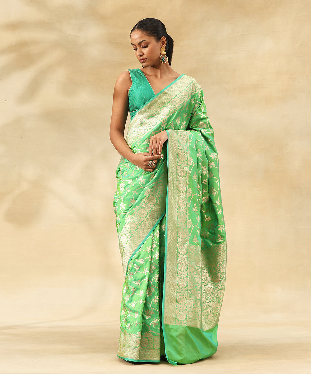 Handloom_Green_Dual_Tone_Pure_Katan_Silk_Banarasi_Saree_With_Zari_Jaal_And_Leaves_WeaverStory_02