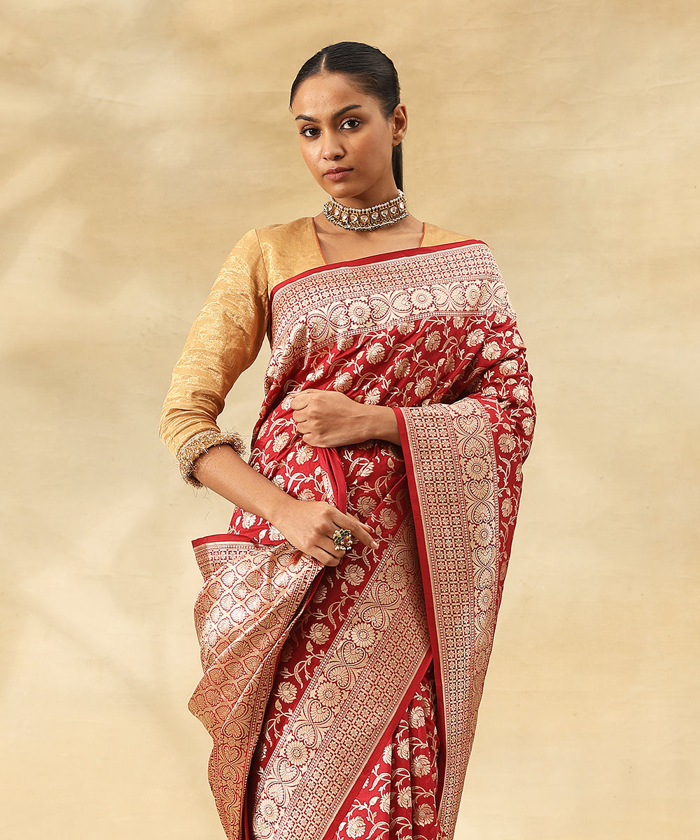 Handloom_Maroon_Pure_Katan_Silk_Banarasi_Saree_With_Zari_Jaal_And_Flowers_WeaverStory_01