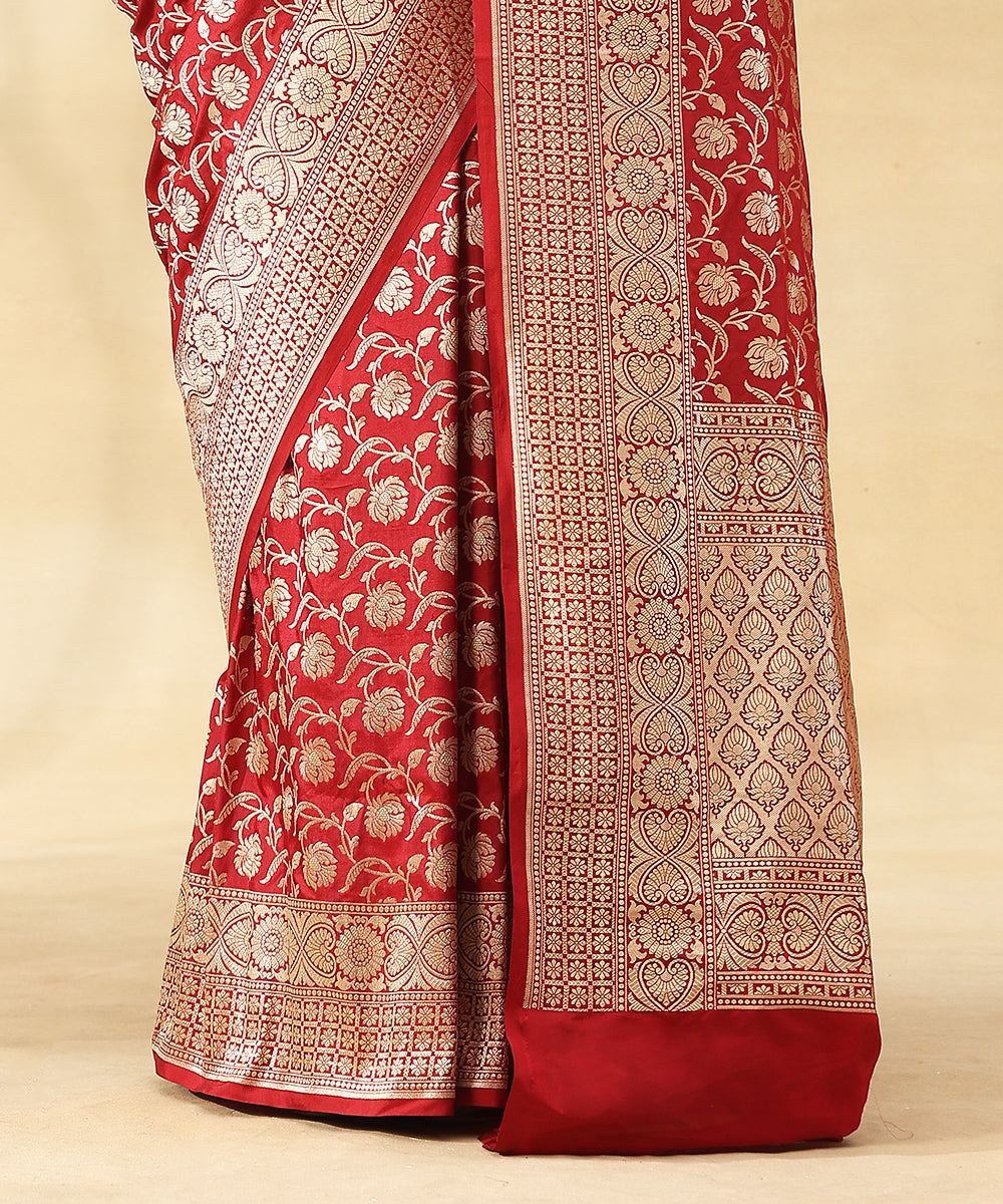 Handloom_Maroon_Pure_Katan_Silk_Banarasi_Saree_With_Zari_Jaal_And_Flowers_WeaverStory_04