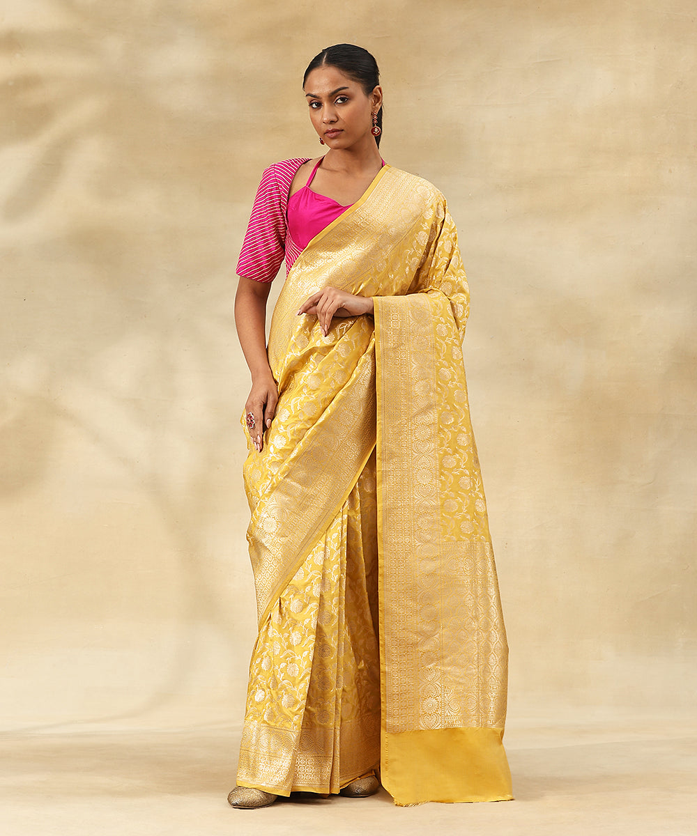 Mustard_Pure_Katan_Silk_Handloom_Banarasi_Saree_With_Zari_Jaal_With_Flowers_WeaverStory_02