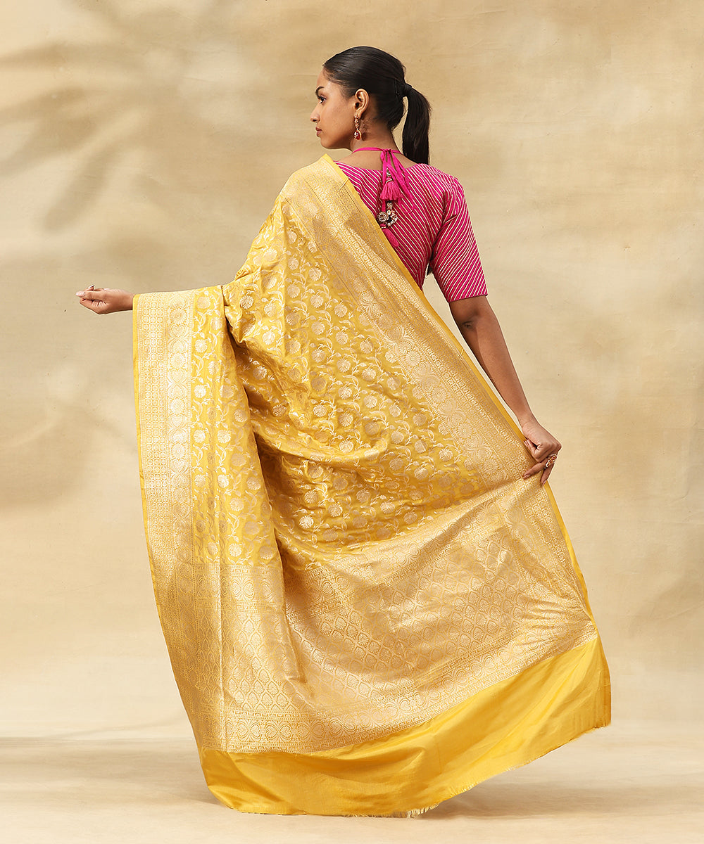 Mustard_Pure_Katan_Silk_Handloom_Banarasi_Saree_With_Zari_Jaal_With_Flowers_WeaverStory_03