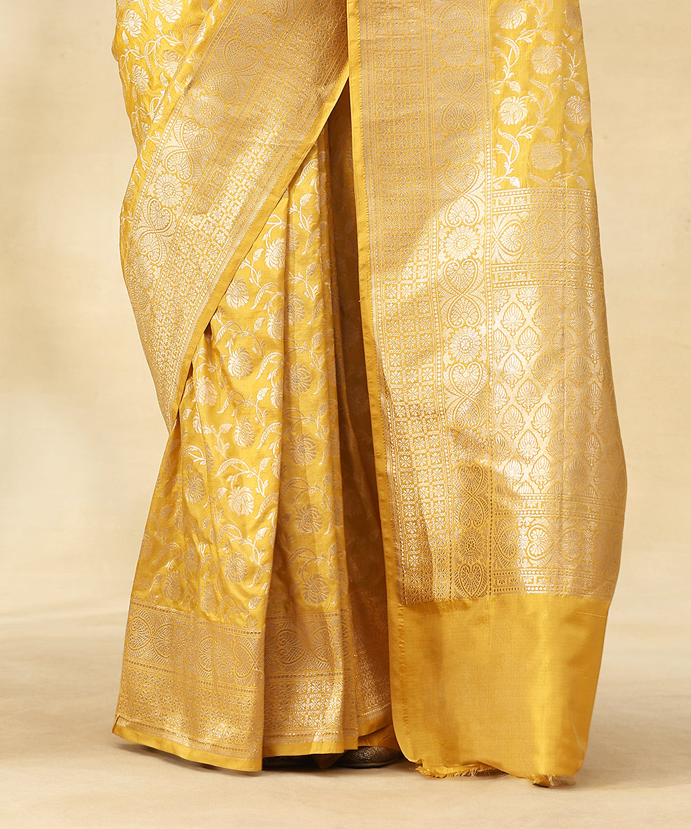 Mustard_Pure_Katan_Silk_Handloom_Banarasi_Saree_With_Zari_Jaal_With_Flowers_WeaverStory_04