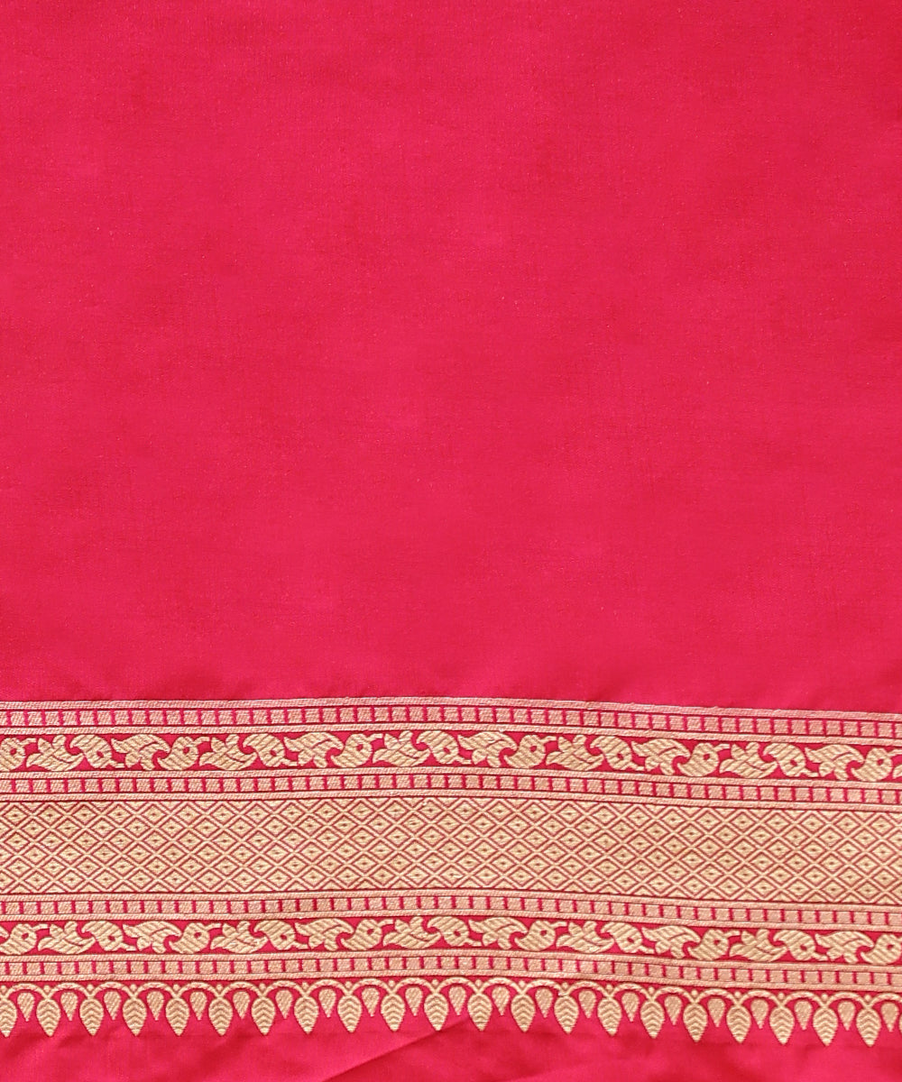Magenta_Handloom_Pure_Katan_Silk_Banarasi_Saree_With_Zari_Jaal_And_Flowers_WeaverStory_05