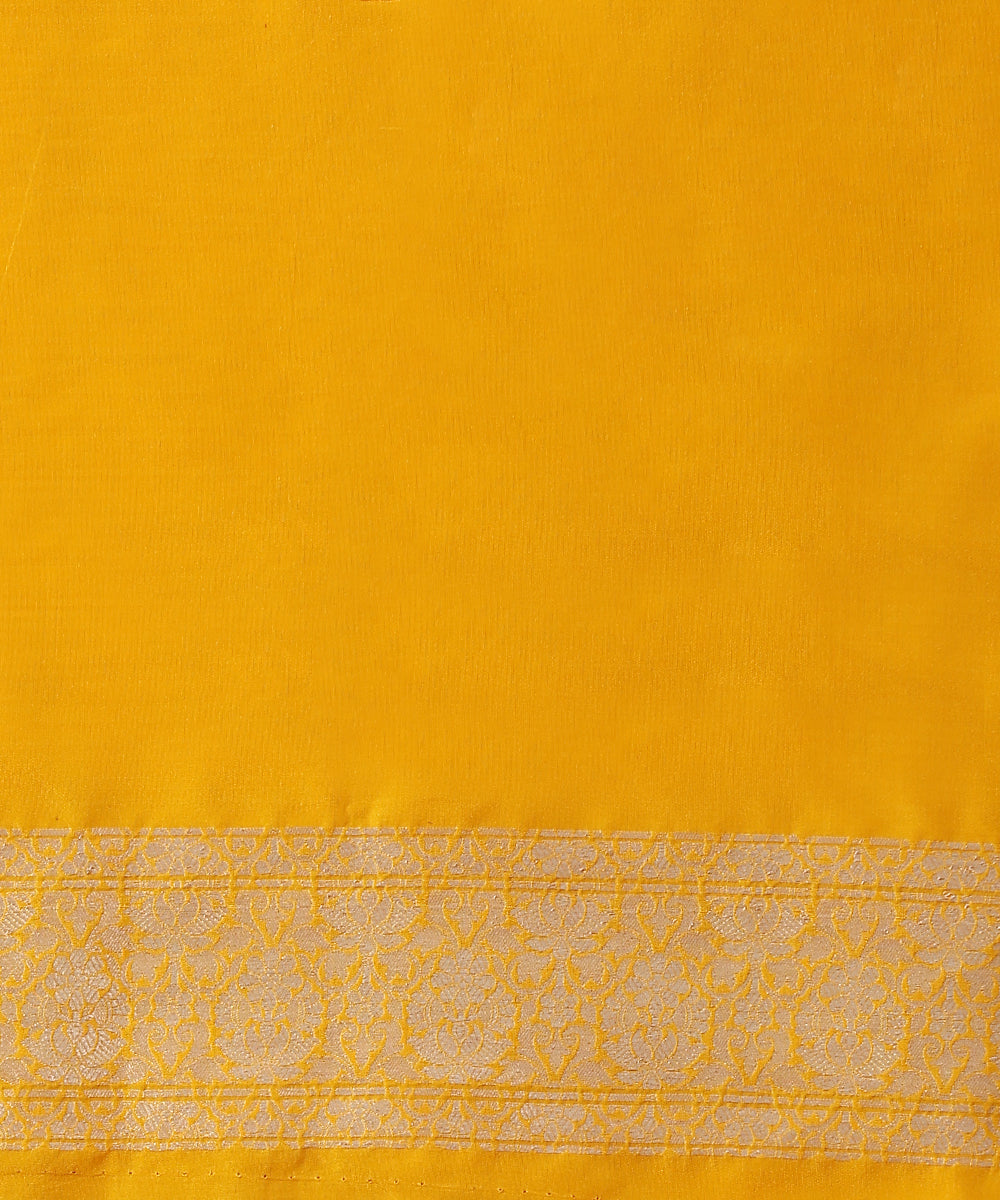 Handloom_Mustard_Yellow_Pure_Katan_Silk_Banarasi_Saree_With_Zari_Jaal_With_Flowers_WeaverStory_05