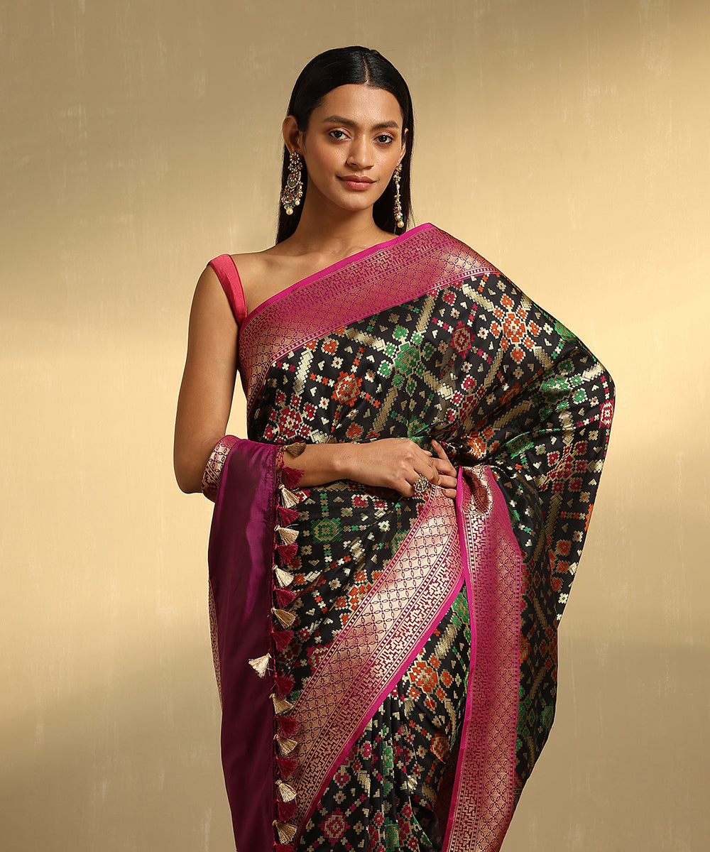 Handloom_Black_Pure_Katan_Silk_Meenakari_Banarasi_Patola_Saree_With_Pink_Border_WeaverStory_02