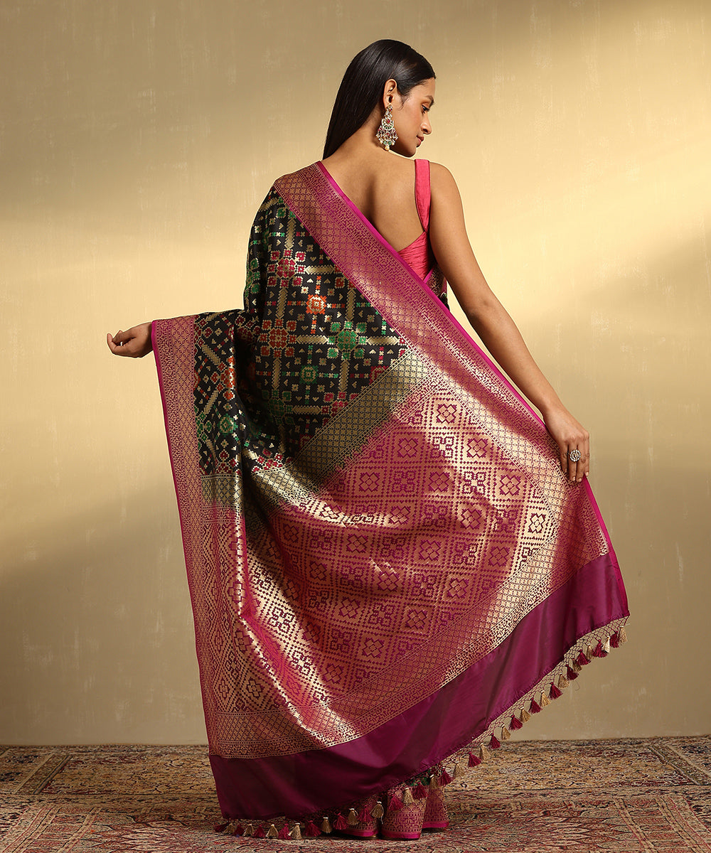 Handloom_Black_Pure_Katan_Silk_Meenakari_Banarasi_Patola_Saree_With_Pink_Border_WeaverStory_03