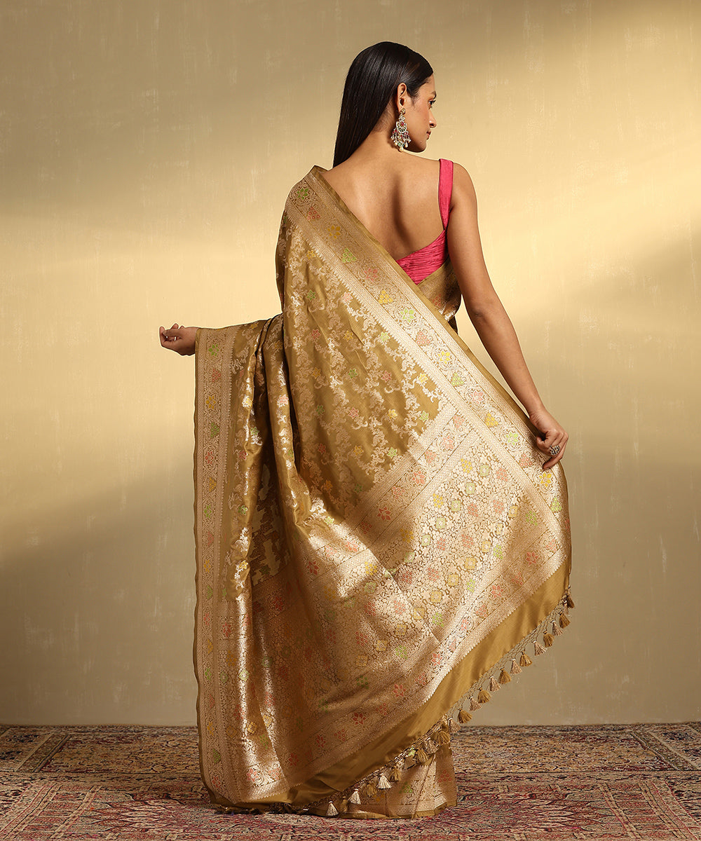 Henna_Green_Handloom_Pure_Katan_Silk_Jangla_Banarasi_Saree_With_Floral_Meenakari_WeaverStory_03