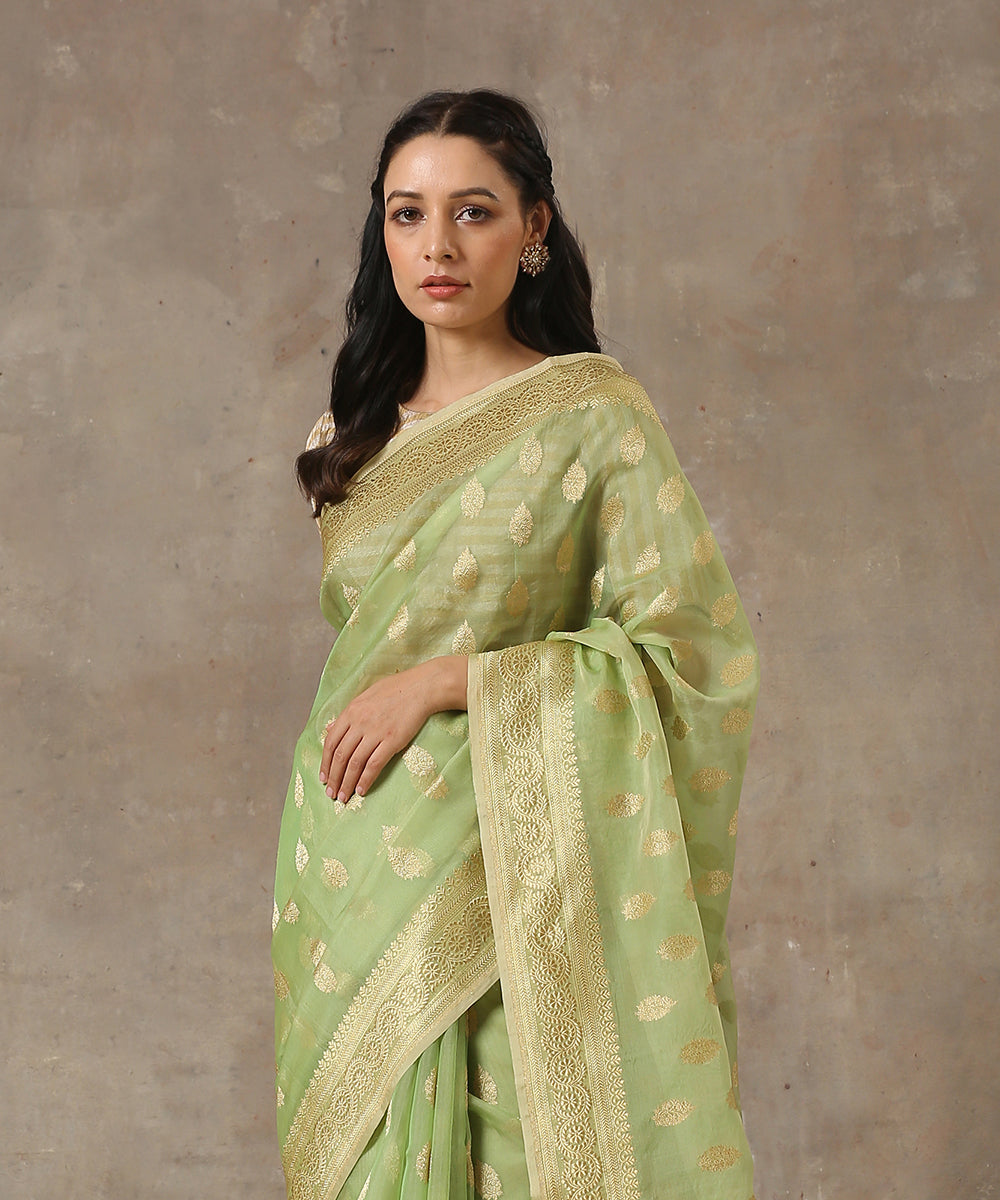 Light_Green_Handloom_Kora_Silk_Banarasi_Saree_With_Kadhwa_Booti_WeaverStory_01