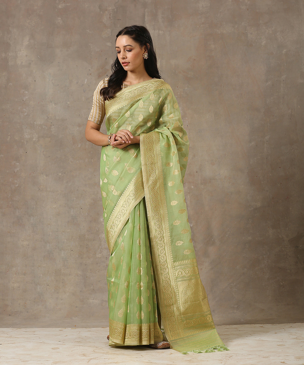 Light_Green_Handloom_Kora_Silk_Banarasi_Saree_With_Kadhwa_Booti_WeaverStory_02