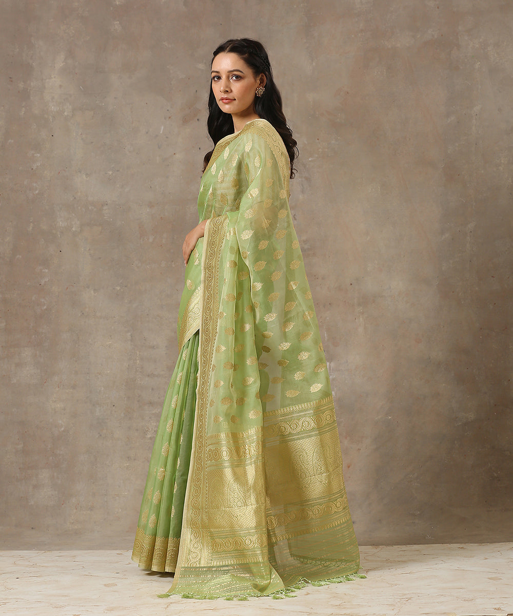 Light_Green_Handloom_Kora_Silk_Banarasi_Saree_With_Kadhwa_Booti_WeaverStory_03