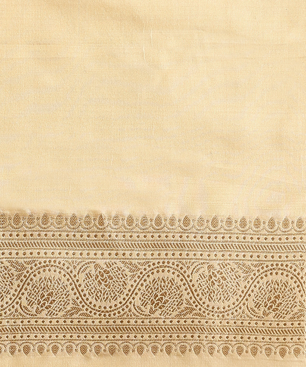 Handloom_Offwhite_Pure_Katan_Silk_Banarasi_Saree_With_Floral_Jaal_In_Gold_And_Silver_Zari_WeaverStory_05