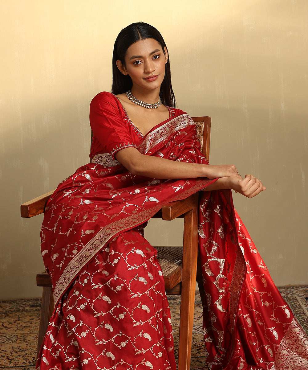 Maroon_Handloom_Pure_Katan_Silk_Banarasi_Saree_With_Paisley_Jaal_In_Gold_And_Silver_Zari_WeaverStory_02