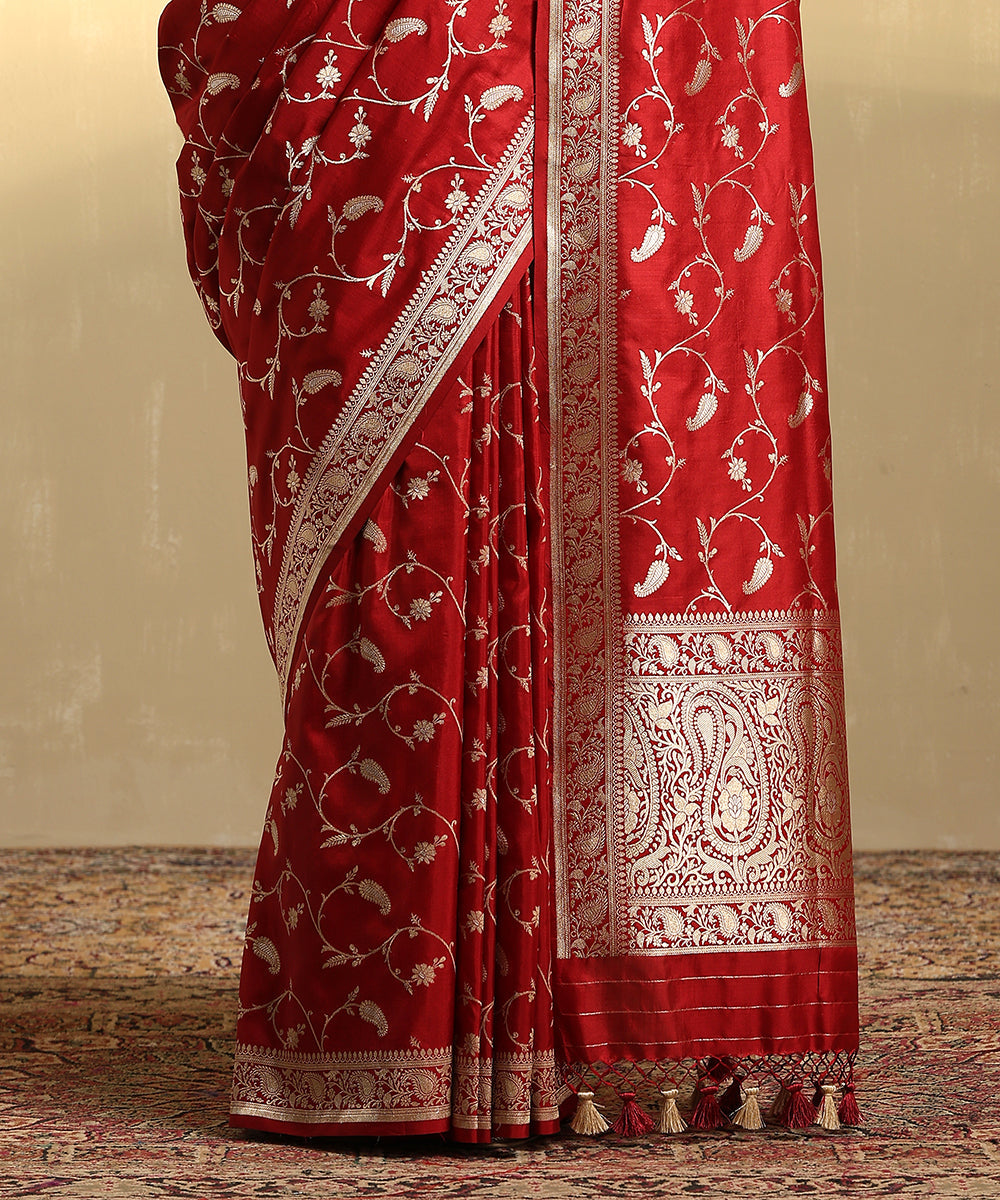Maroon_Handloom_Pure_Katan_Silk_Banarasi_Saree_With_Paisley_Jaal_In_Gold_And_Silver_Zari_WeaverStory_04