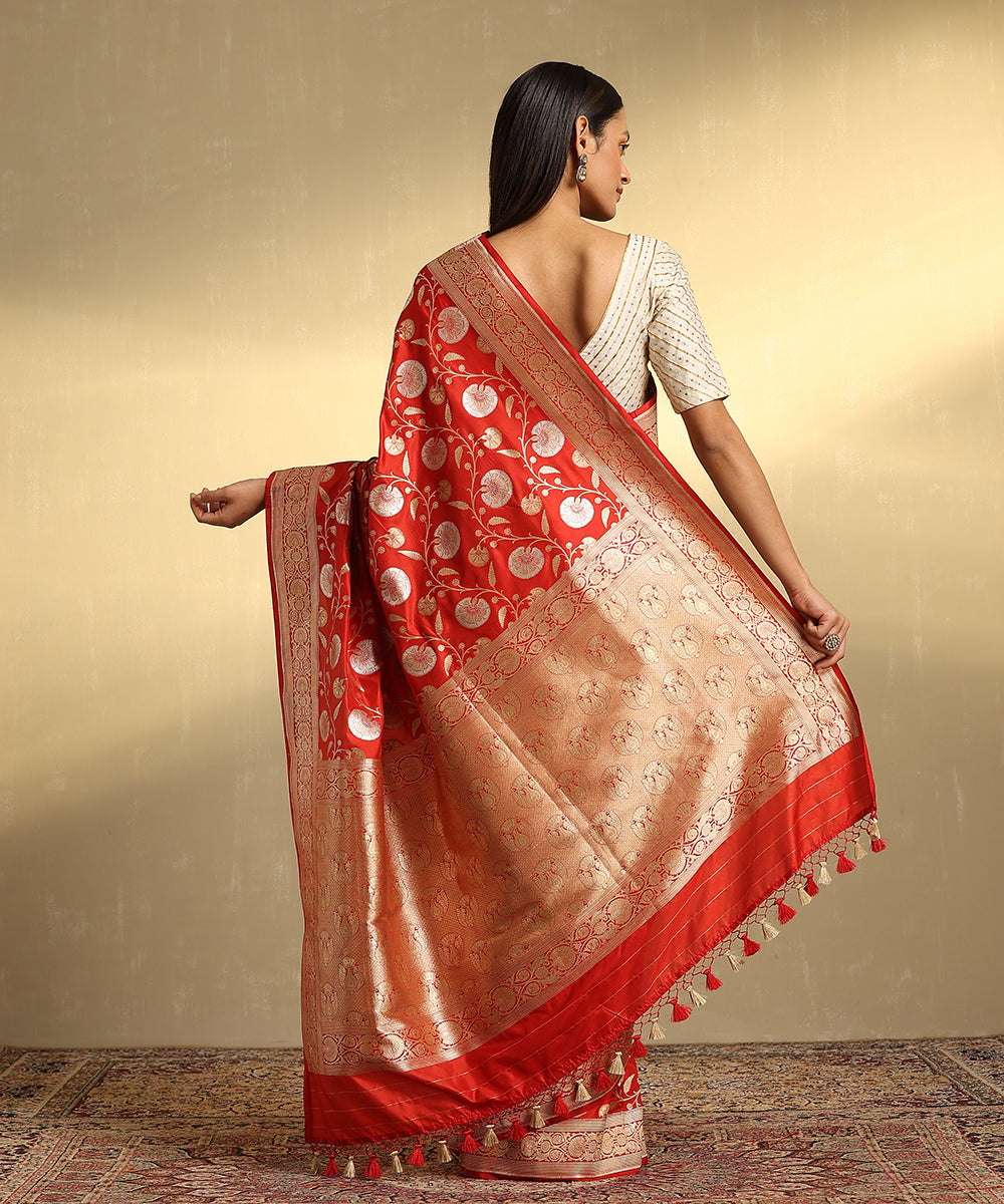 Red_Handloom_Pure_Katan_Silk_Banarasi_Saree_With_Floral_Jaal_In_Gold_And_Silver_Zari_WeaverStory_03