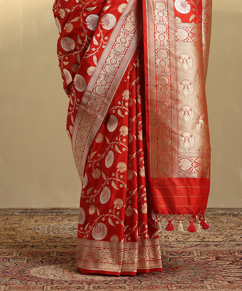 Red_Handloom_Pure_Katan_Silk_Banarasi_Saree_With_Floral_Jaal_In_Gold_And_Silver_Zari_WeaverStory_04