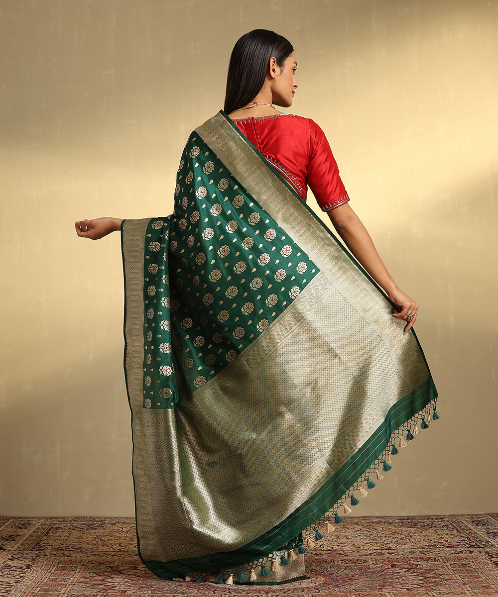 Handloom_Green_Pure_Katan_Silk_Banarasi_Saree_With_Floral_Meenakari_Booti_WeaverStory_03