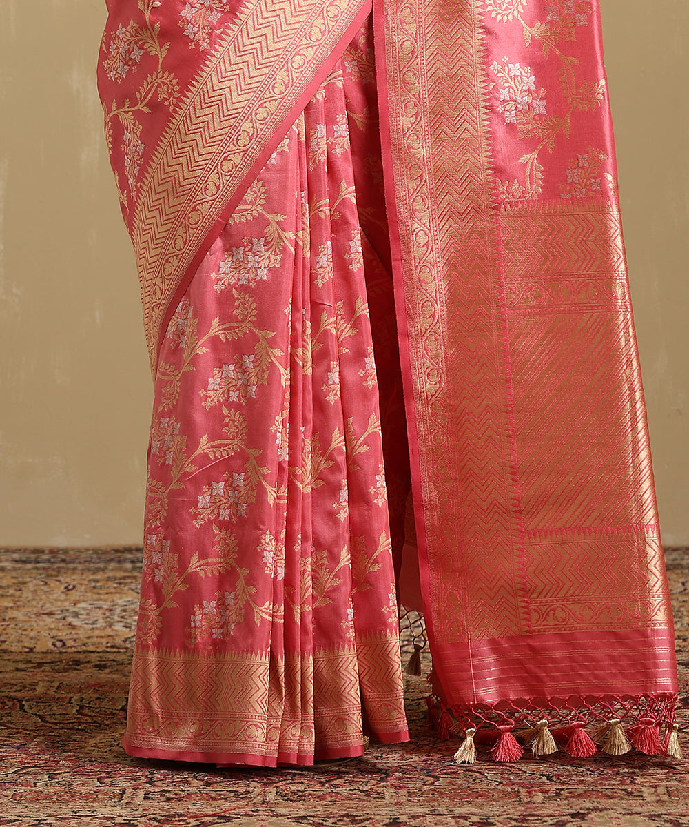 Rose_Pink_Handloom_Pure_Katan_Silk_Banarasi_Saree_With_Floral_Jaal_In_Gold_And_Silver_Zari_WeaverStory_04