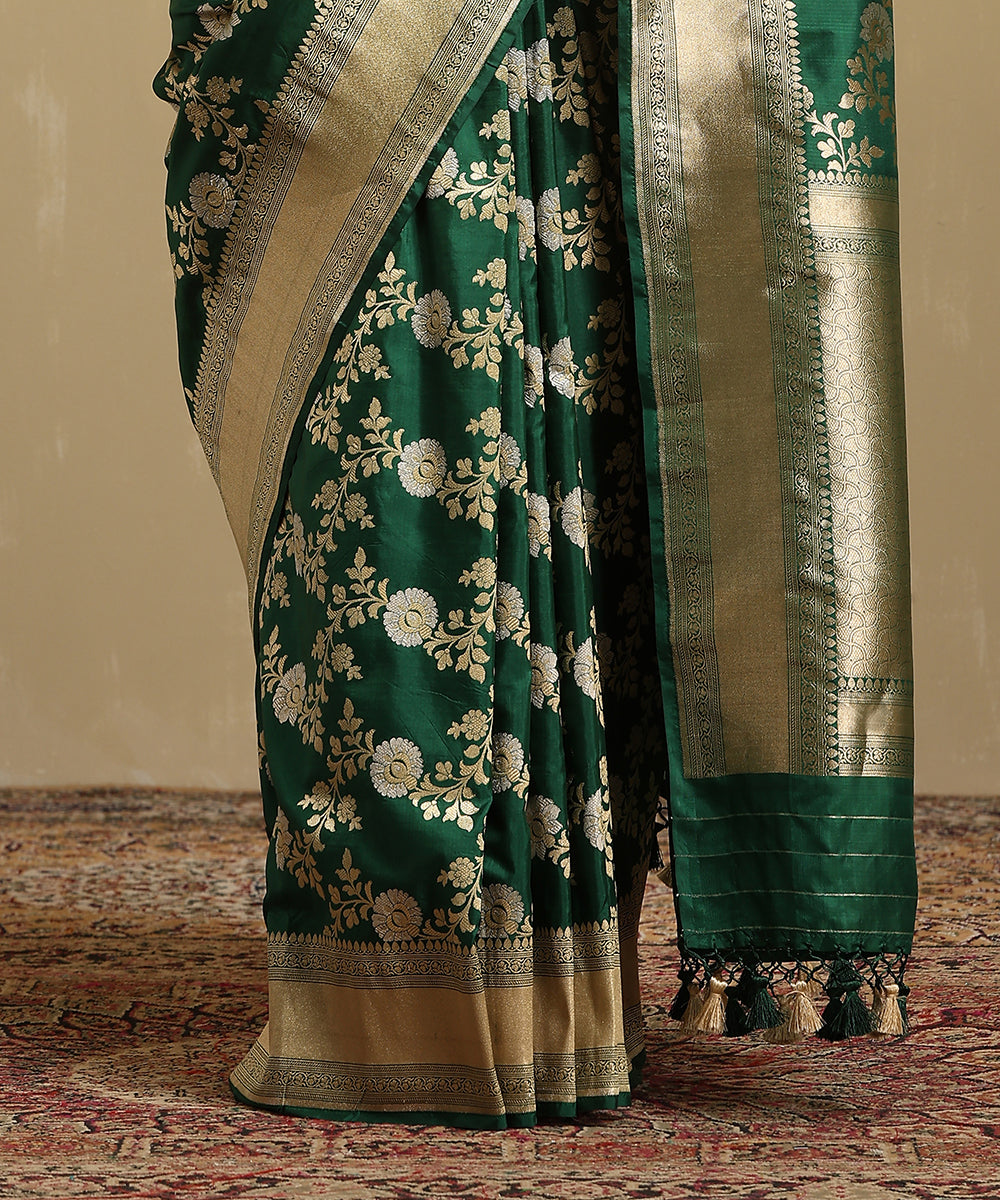 Bottle_Green_Handloom_Pure_Katan_Silk_Banarasi_Saree_With_Floral_Jaal_In_Gold_And_Silver_Zari_WeaverStory_04