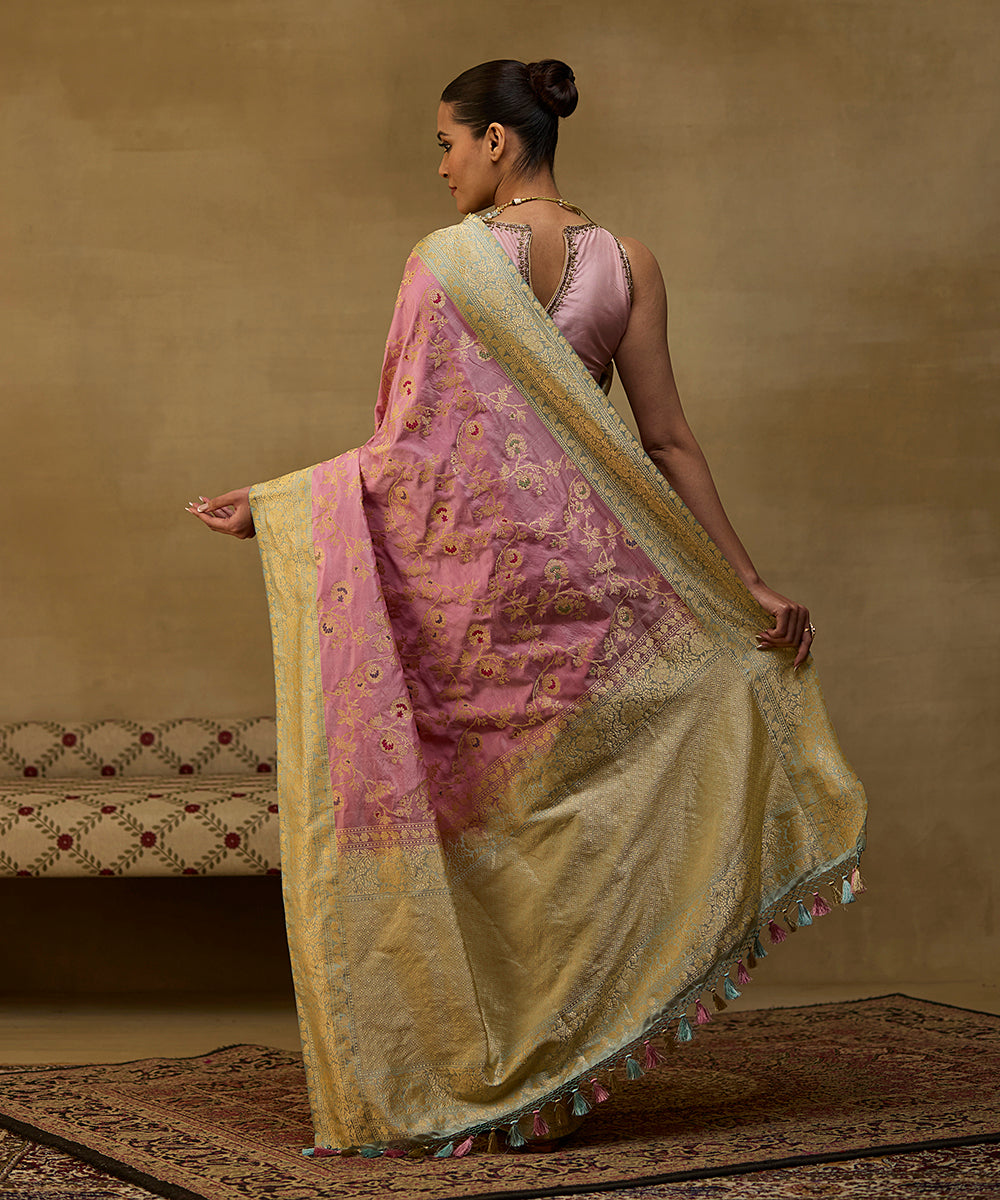 Handloom_Pink_Pure_Katan_Silk_Kadhwa_Banarasi_Saree_With_Green_Border_WeaverStory_03
